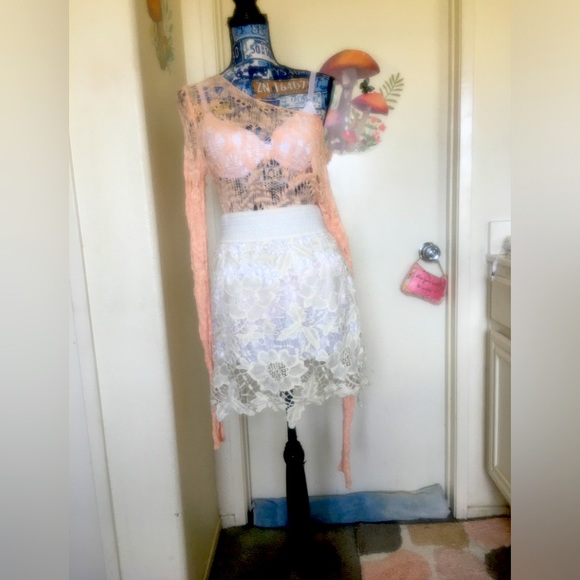 Adorable egg shell colored crochet skirt - Picture 1 of 9